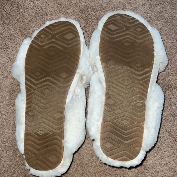 Toms Slippers - Picture 3 of 4